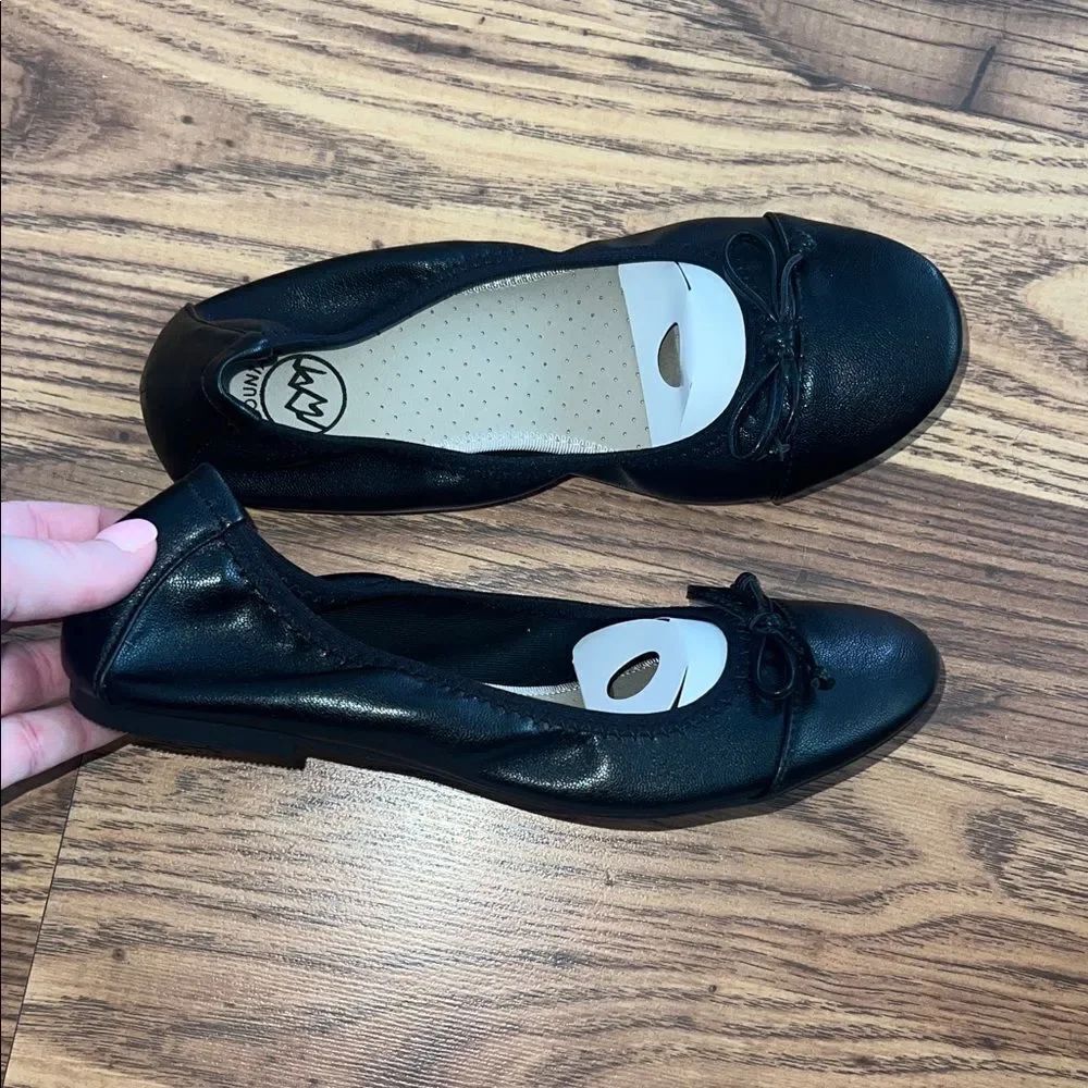 White Mountain Black Women's Flats